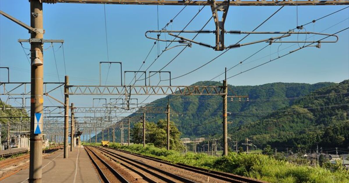 電車の架線 可動ブラケット | 三和テッキ株式会社